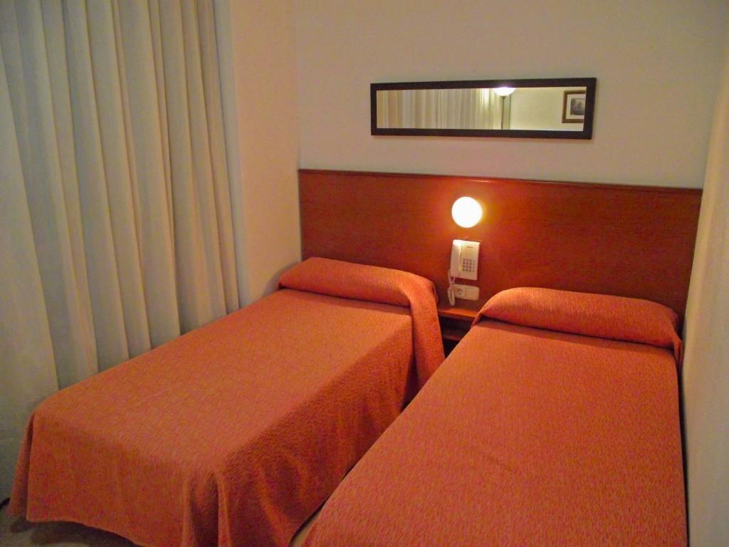 Loop Inn Hotel 圣地亚哥－德孔波斯特拉 客房 照片